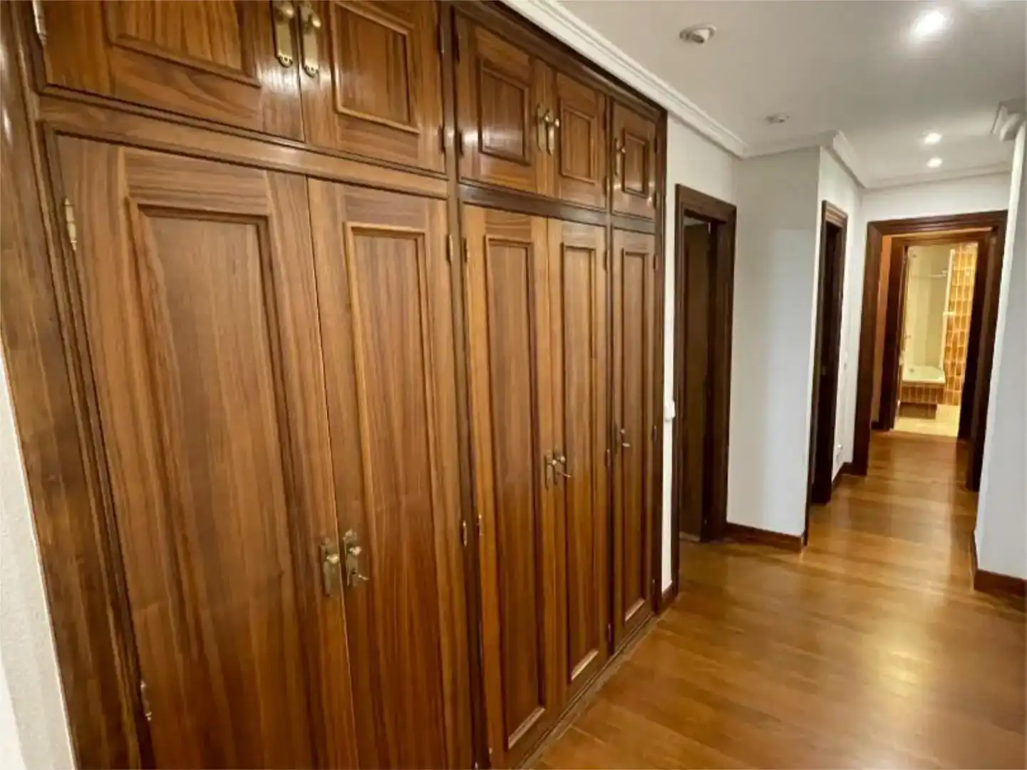 Piso en venta en León Capital  con Parquet, Trastero y Piscina