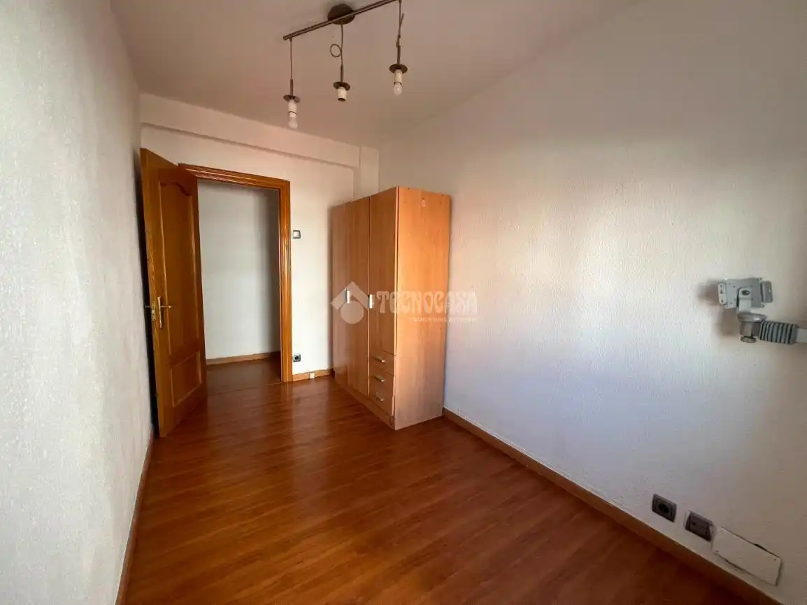Bedroom of Flat for sale in Zaragoza