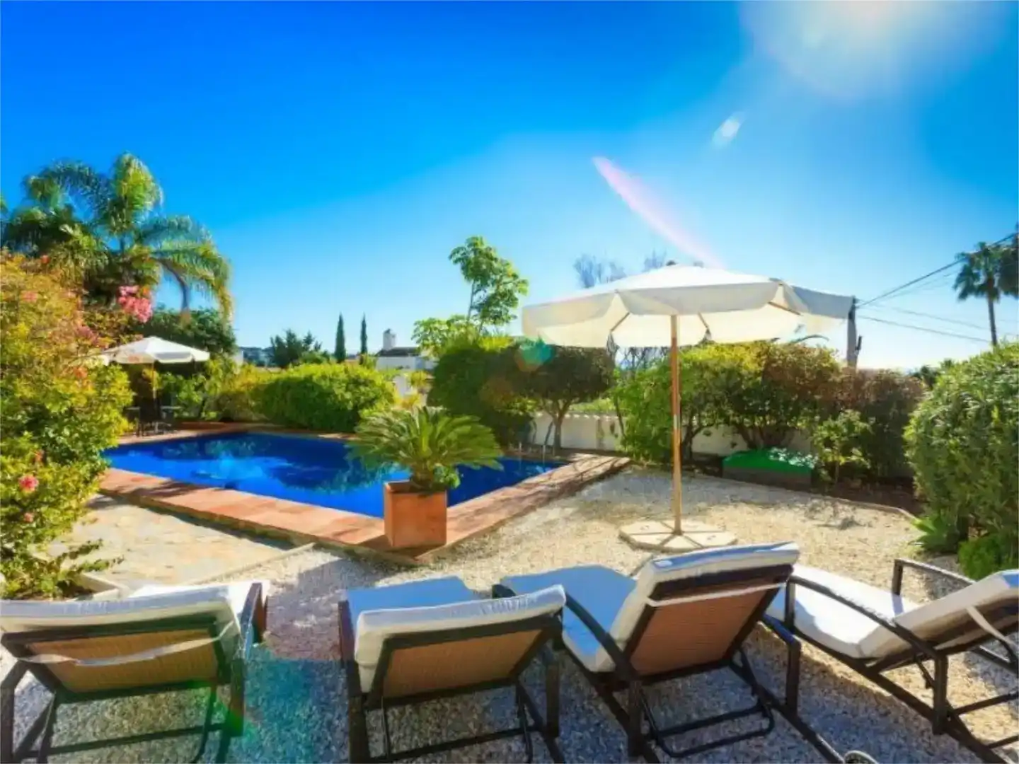 Jardí de Casa o xalet de lloguer en Estepona amb Aire condicionat, Piscina i Balcó