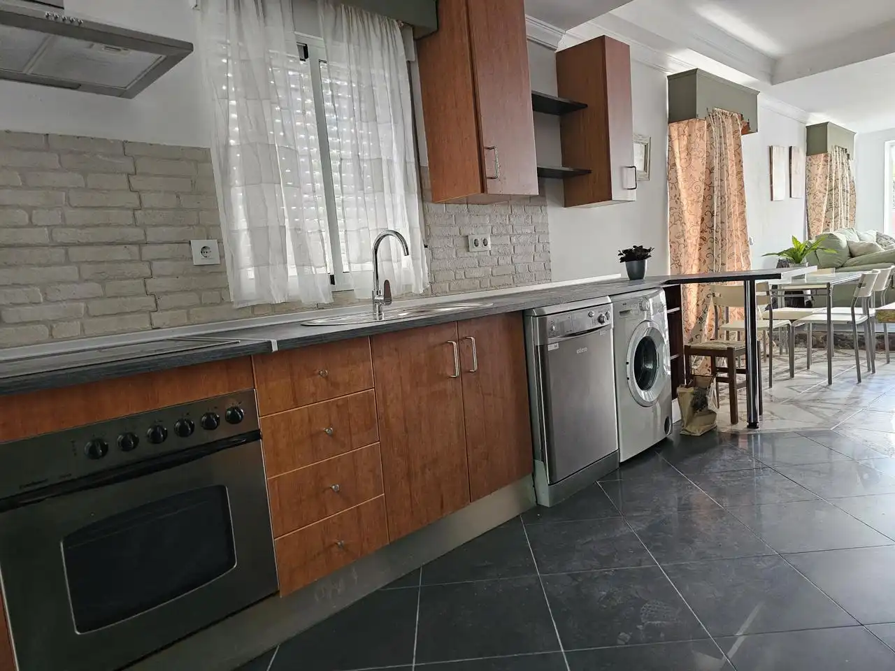 Ground floor for rent in Calle Volga, El Rocío - La Milagrosa