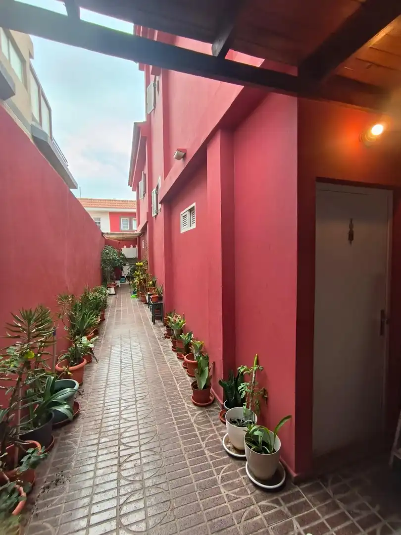 Vista exterior de Casa o xalet en venda en Telde amb Aire condicionat, Terrassa i Balcó
