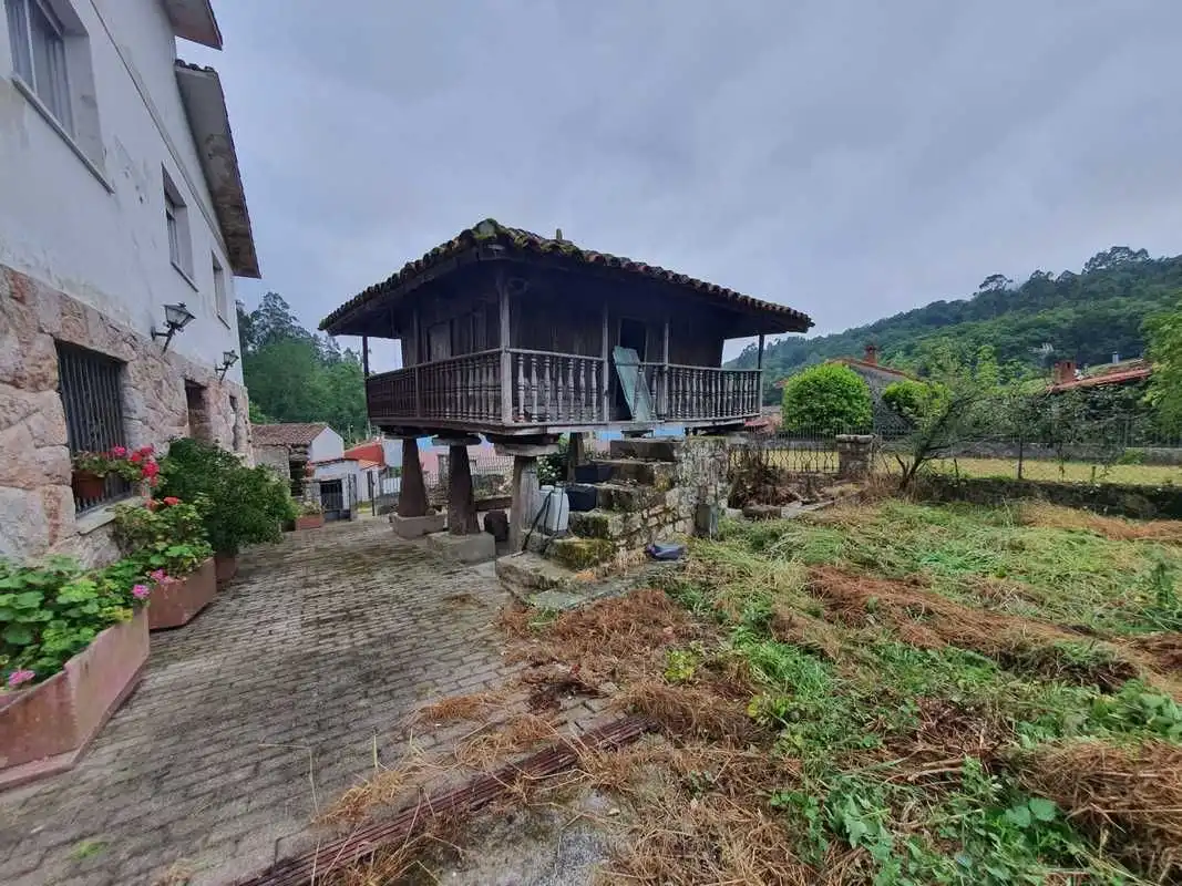 Vista exterior de Casa o xalet en venda en Llanes amb Calefacció i Jardí privat