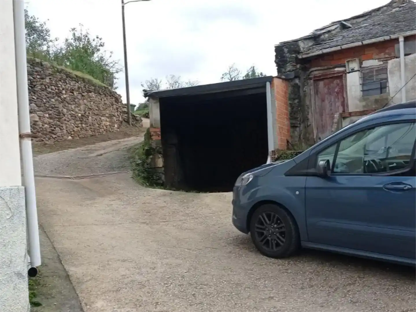 Aparcament de Casa adosada en venda en Petín amb Moblat