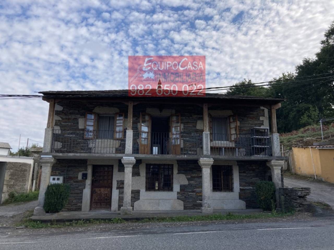 Vista exterior de Casa o xalet en venda en Lugo Capital amb Calefacció, Terrassa i Alarma