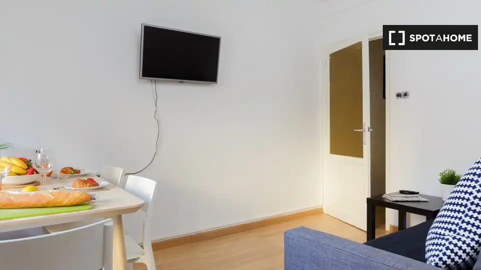 Sala d'estar de Pis per a compartir en L'Hospitalet de Llobregat amb Aire condicionat, Calefacció i Moblat