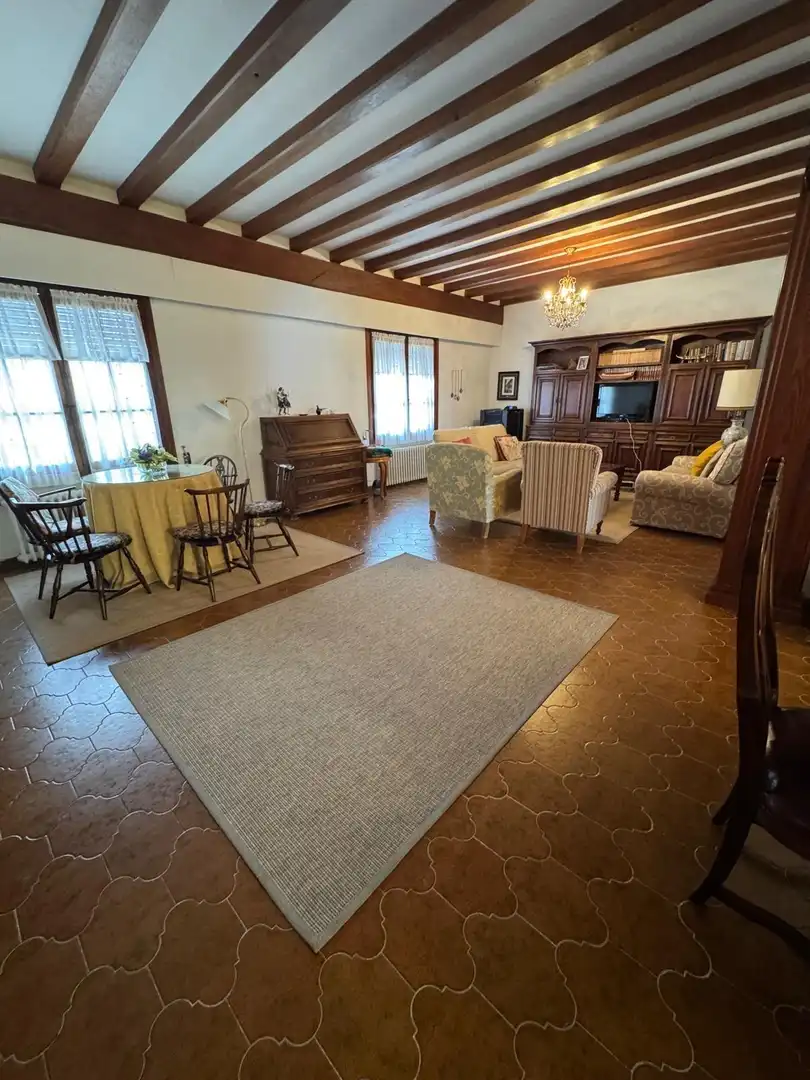 Sala d'estar de Casa o xalet en venda en Madrigal de las Altas Torres amb Calefacció