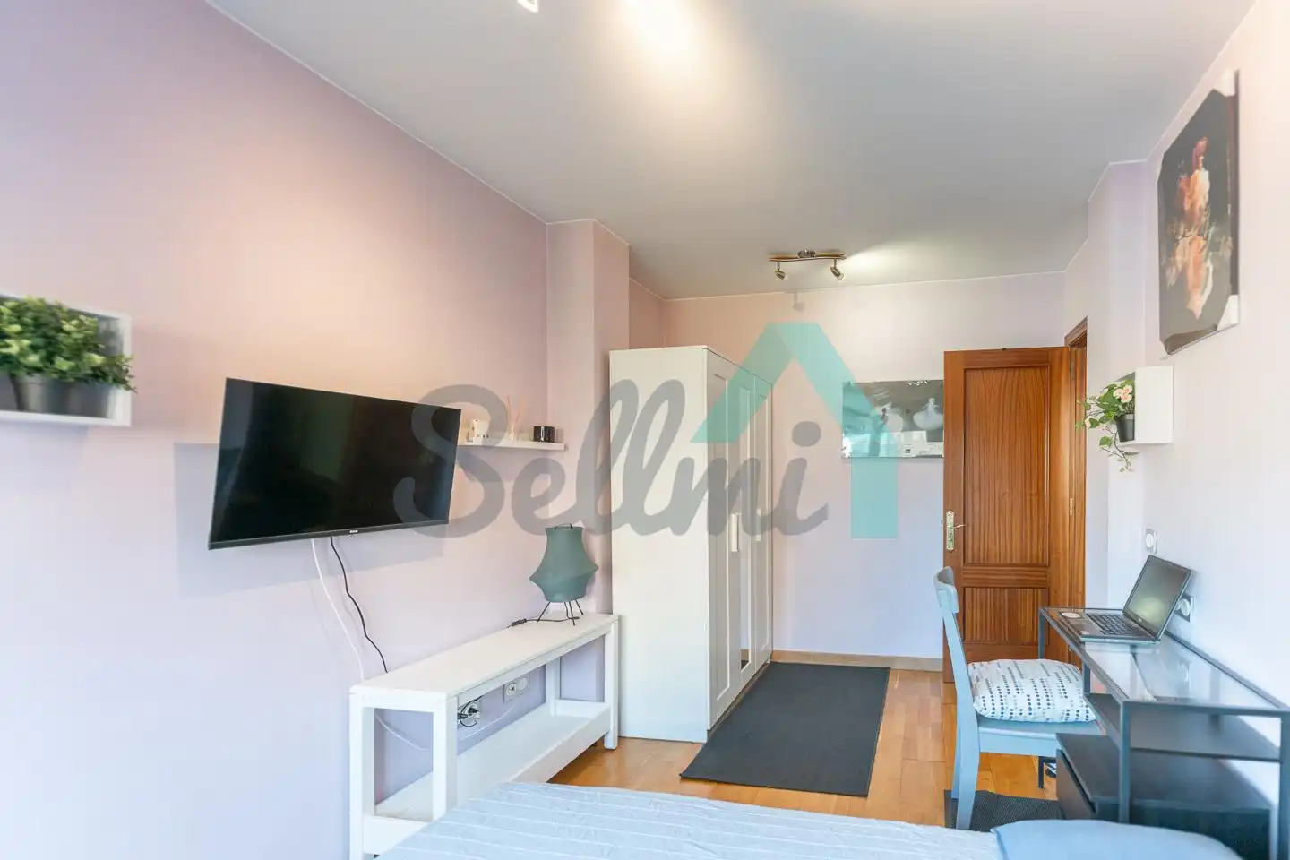 Bedroom of Flat for share in HUCA - La Cadellada