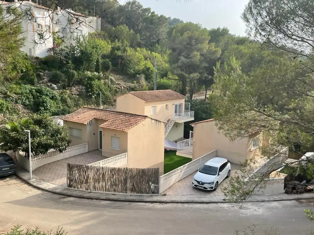 Chalet con piscina en venta en Carrer Moros 6, imagen 2