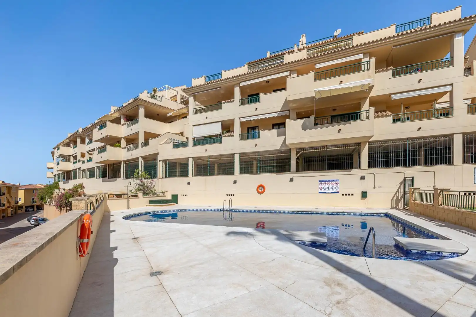 Piscina de Apartamento en venta en Benalmádena con Aire acondicionado, Calefacción y Jardín privado