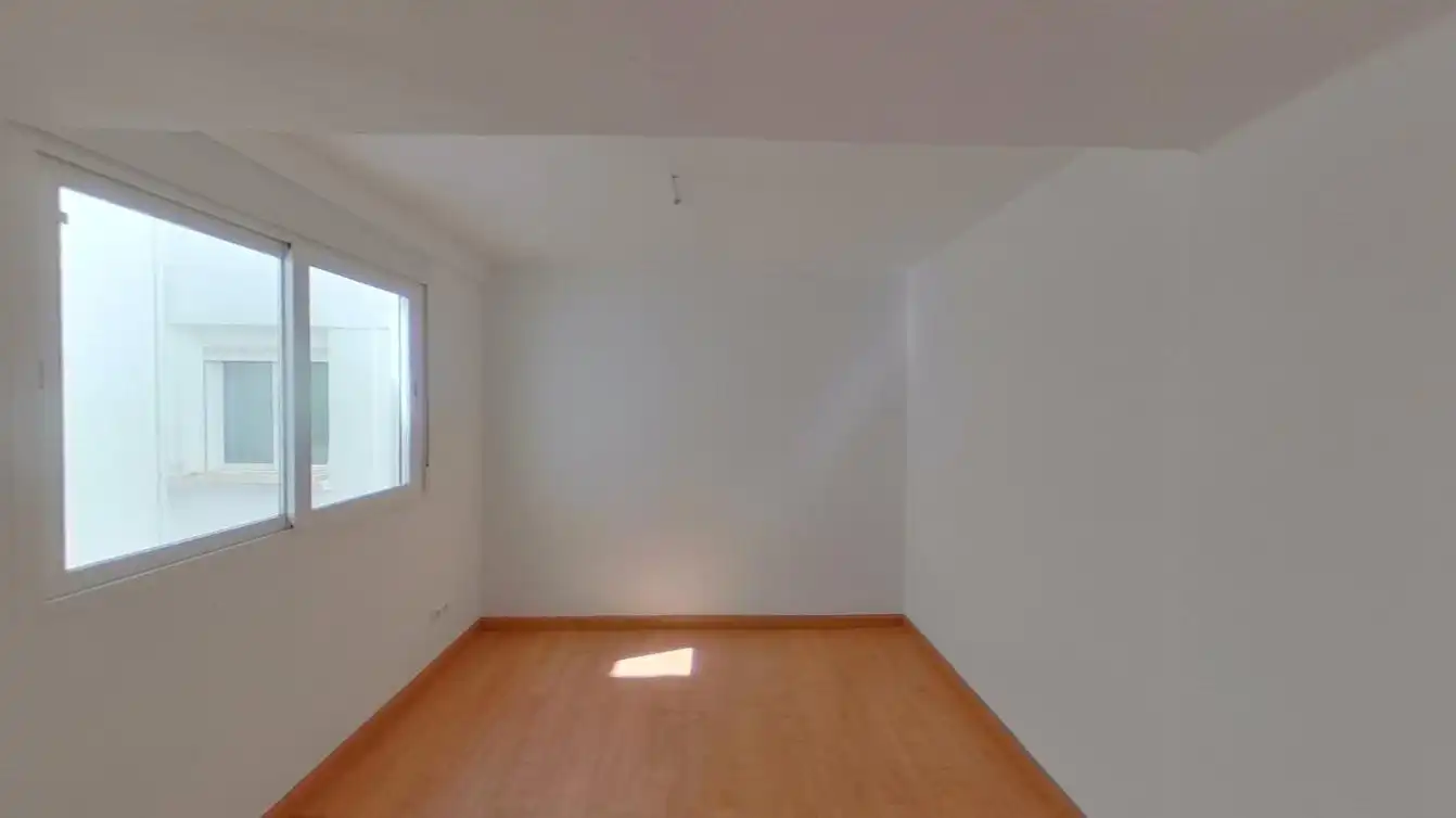Habitación de Piso en venta en Zaragoza con Horno y Balcón
