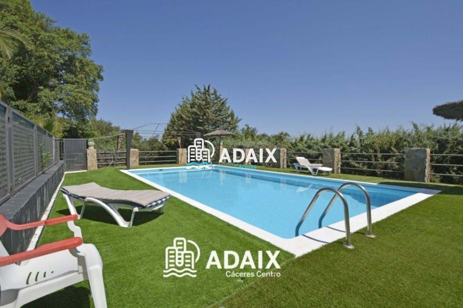 Swimming pool of House or chalet for sale in Cáceres Capital  with Air Conditioner, Terrace and Swimming Pool