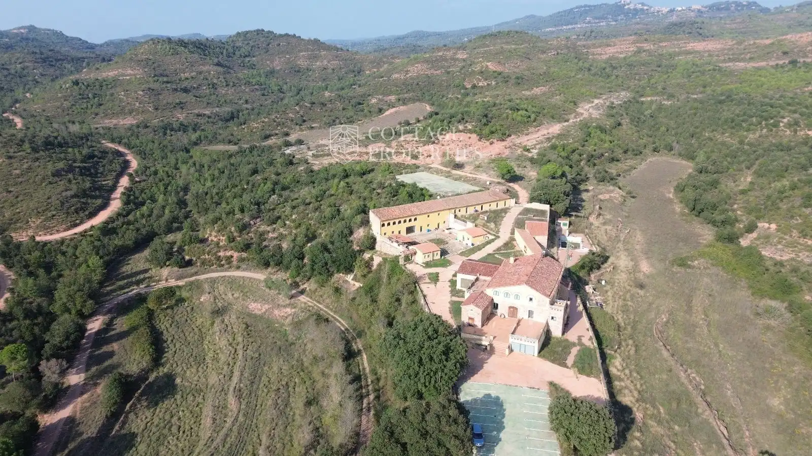 Vista exterior de Finca rústica en venda en Sant Llorenç Savall amb Calefacció i Piscina