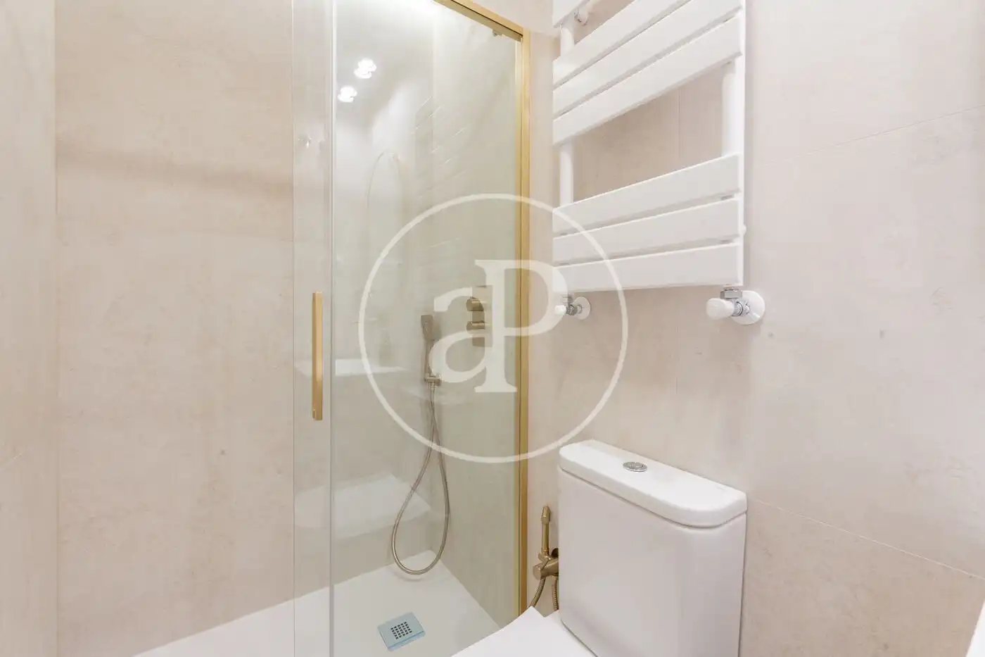 Baño de Piso en venta en Madrid con Aire acondicionado, Calefacción y Amueblado