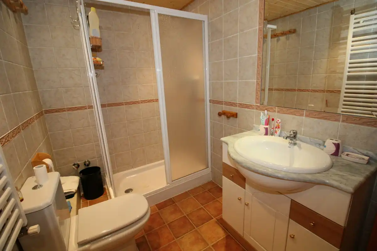 Baño de Casa o chalet en venta en Arenas de San Pedro con Calefacción, Parquet y Amueblado