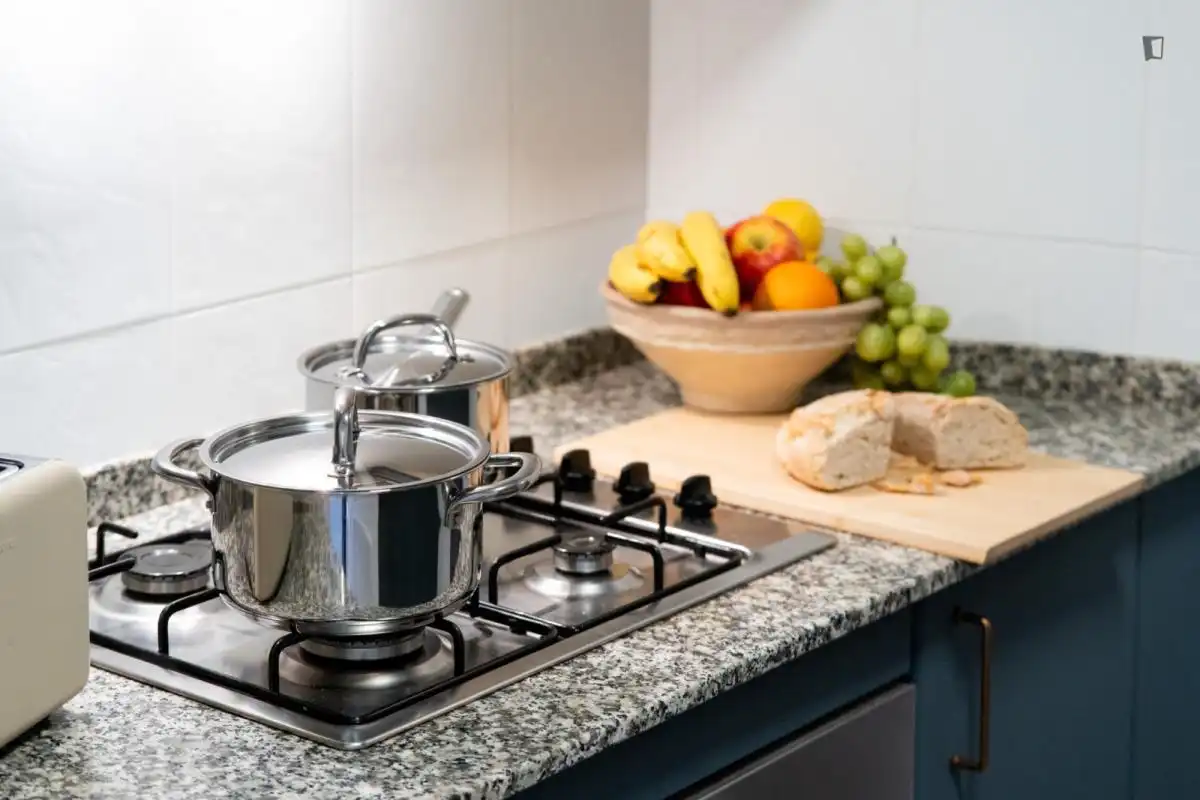 Cocina de Apartamento para compartir en Barcelona con Aire acondicionado, Calefacción y Amueblado