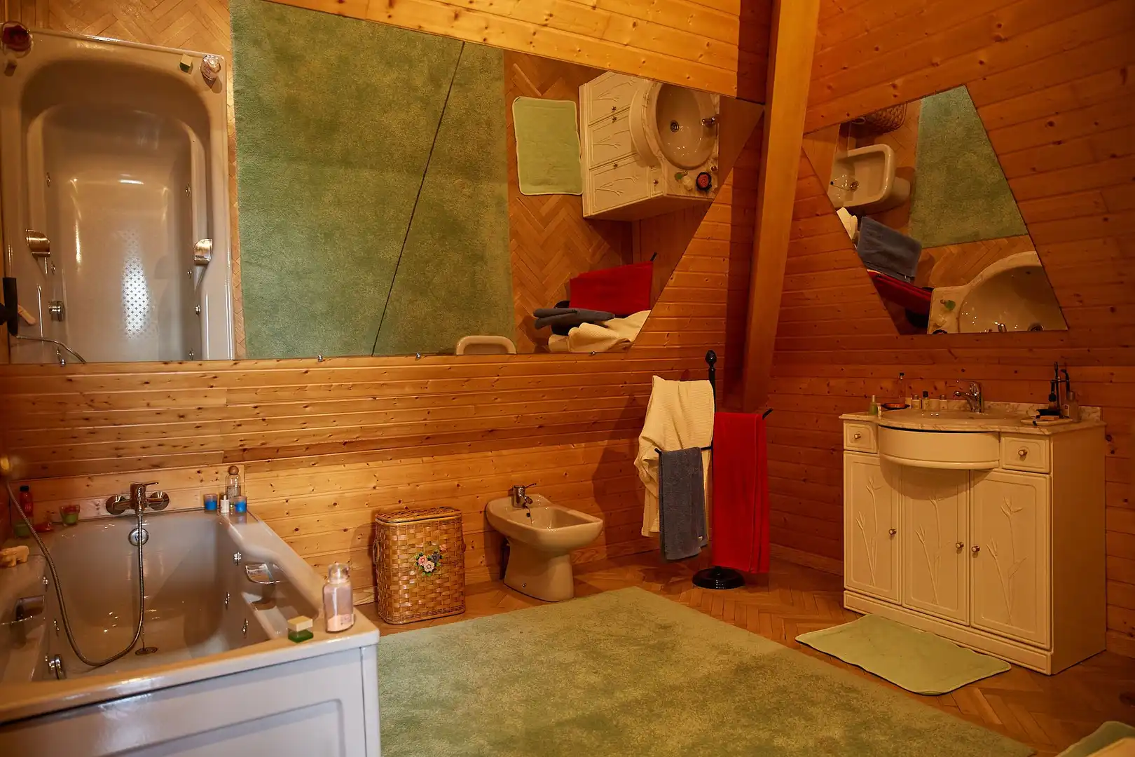 Bathroom of Houses for sale in Miraflores de la Sierra  with Air Conditioner, Heating and Private garden