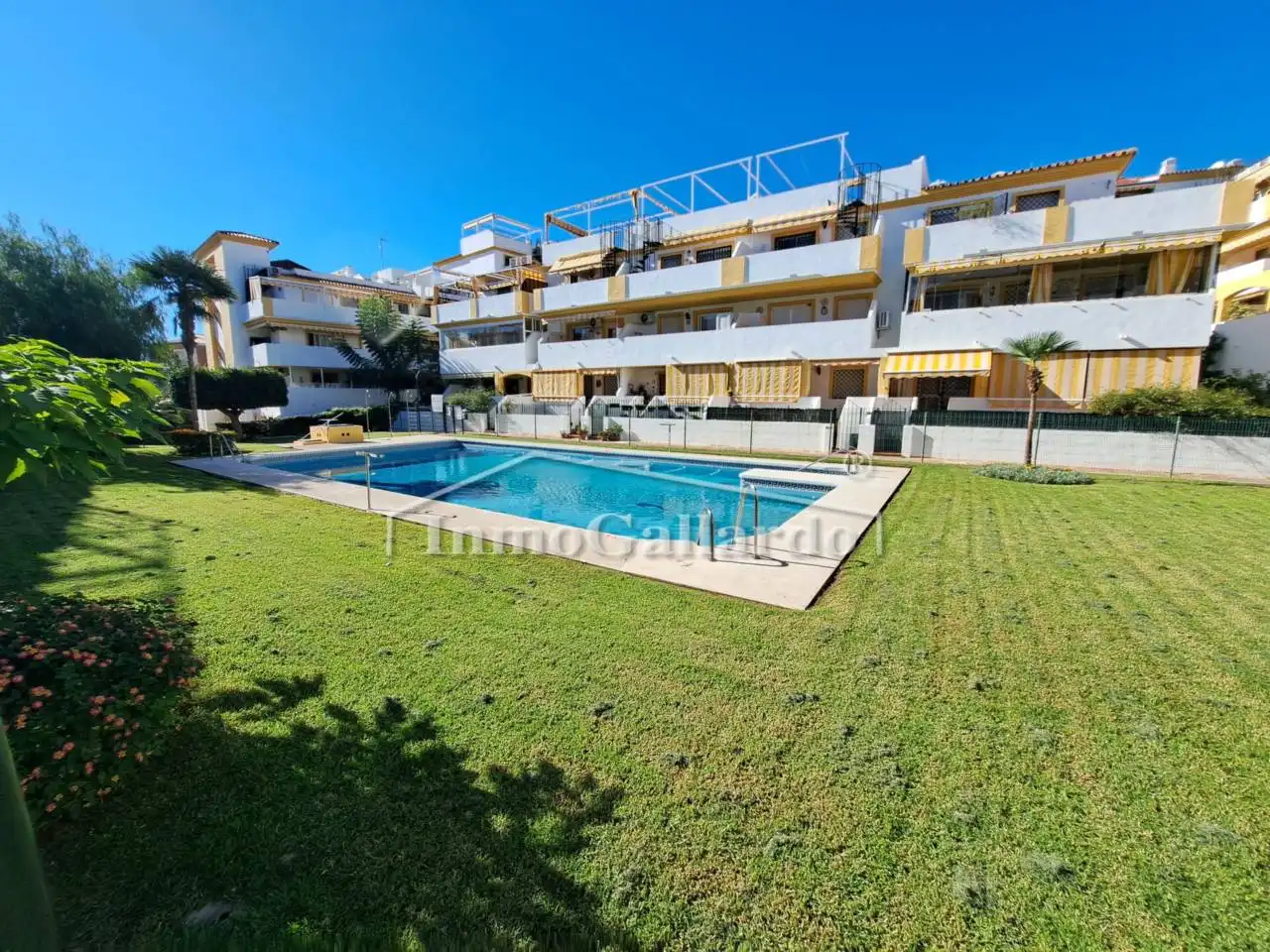 Vista exterior de Ático en venta en Rincón de la Victoria con Aire acondicionado, Terraza y Trastero