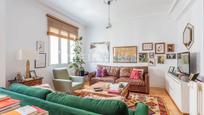 Sala d'estar de Apartament en venda en  Madrid Capital amb Aire condicionat, Calefacció i Terrassa