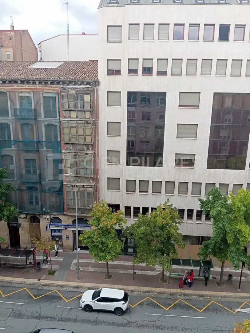 Ufficio con ascensore in vendita a GENERAL VARA DE REY, imagen 2