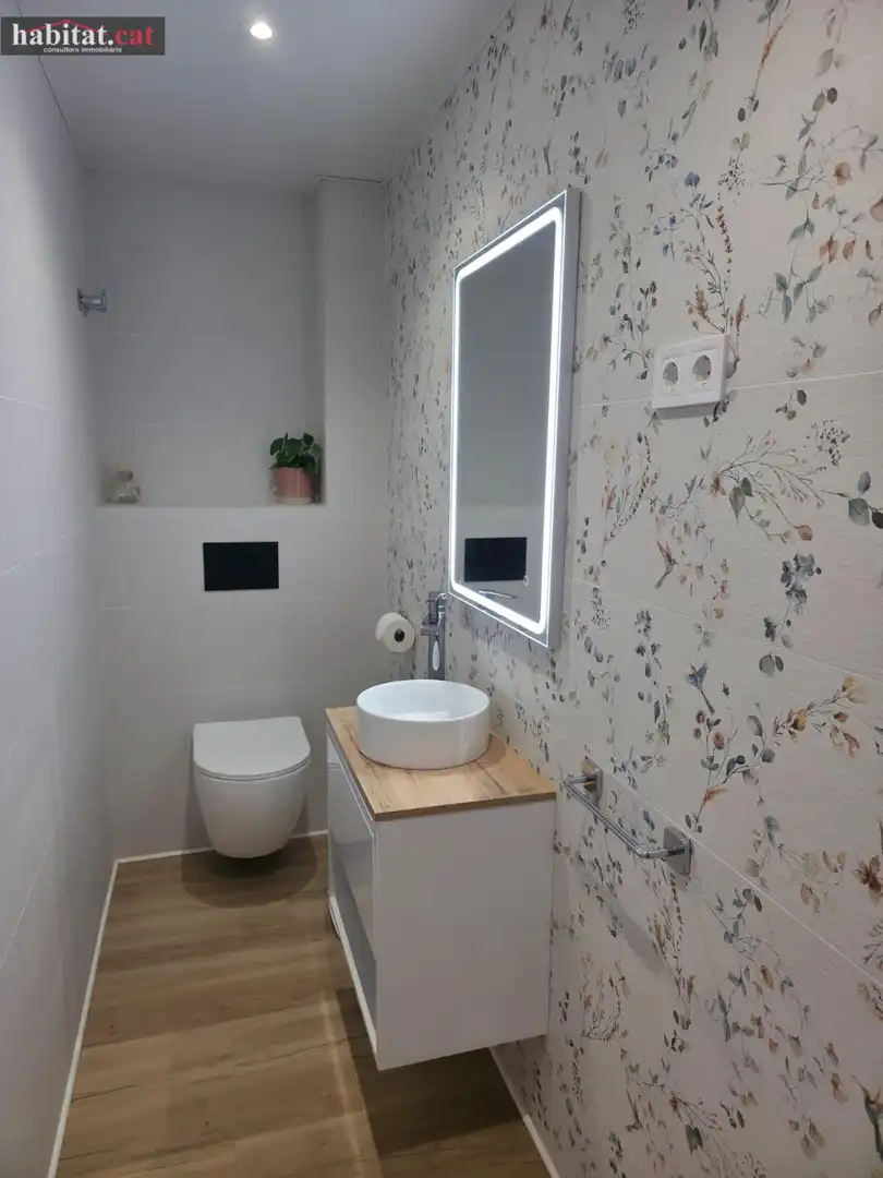 Baño de Casa adosada en venta en Vilanova i la Geltrú con Aire acondicionado, Calefacción y Parquet
