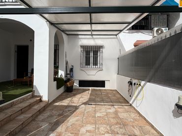 Adosado con balcón en venta en Calle Enrique Granados