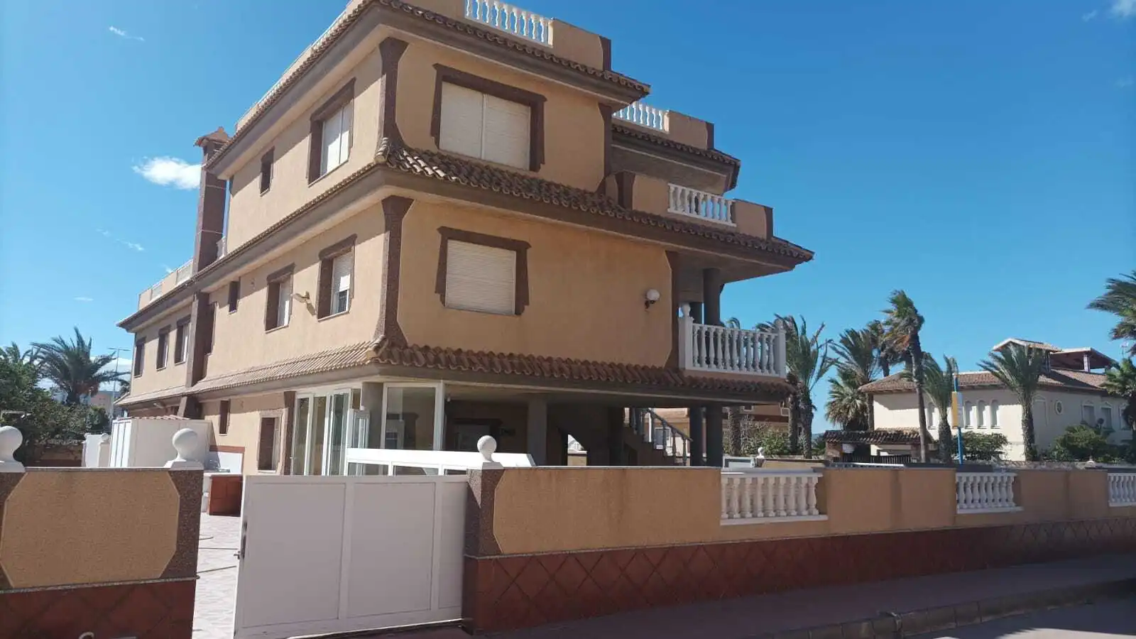 Vista exterior de Finca rústica en venda en La Manga del Mar Menor amb Aire condicionat, Calefacció i Terrassa