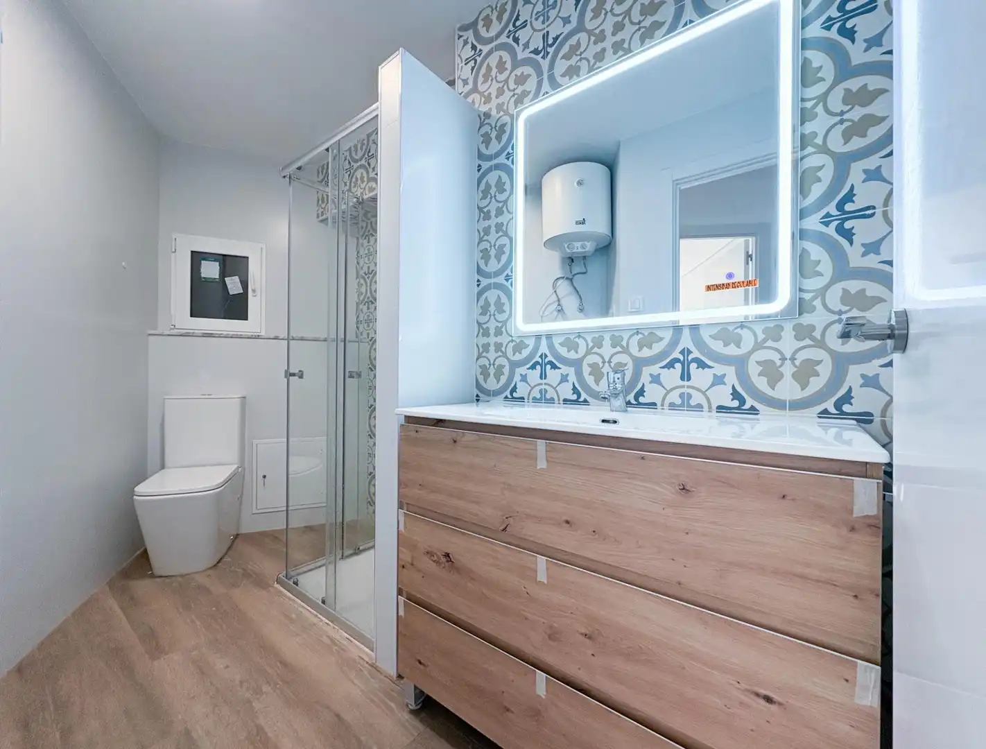 Bathroom of Flat for rent in Valencia