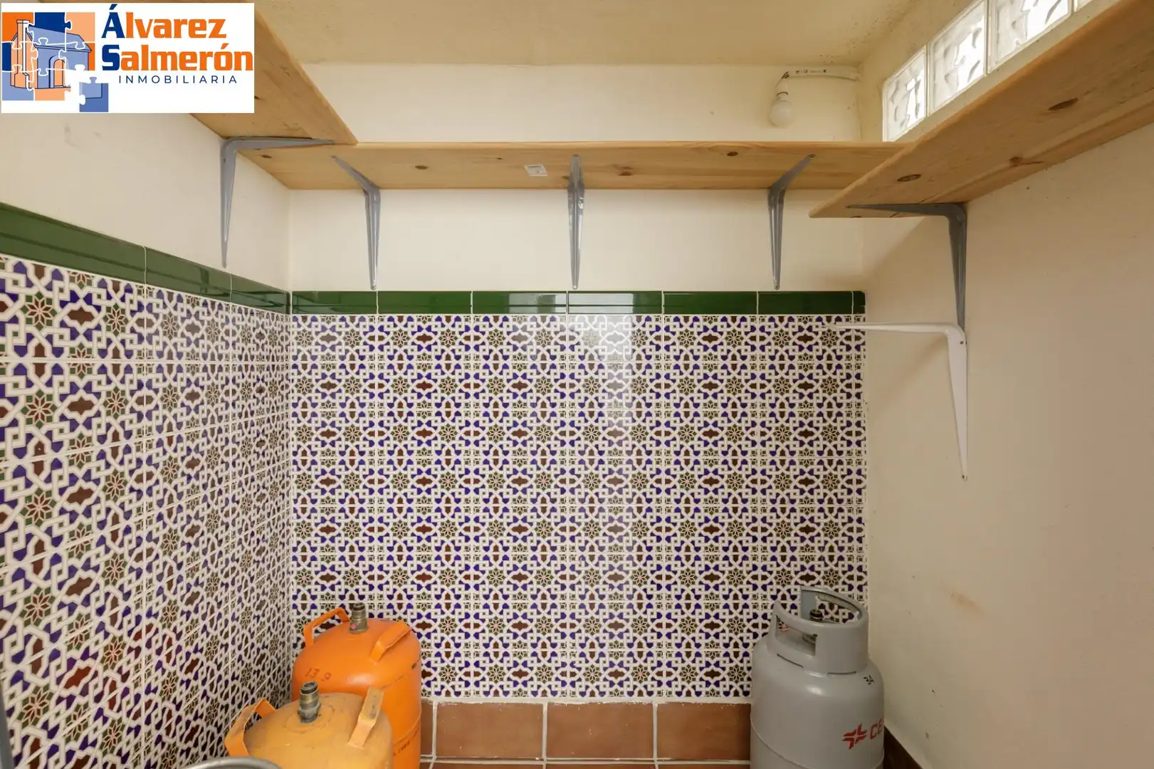 Kitchen of Flat for sale in Armilla  with Air Conditioner, Heating and Storage room