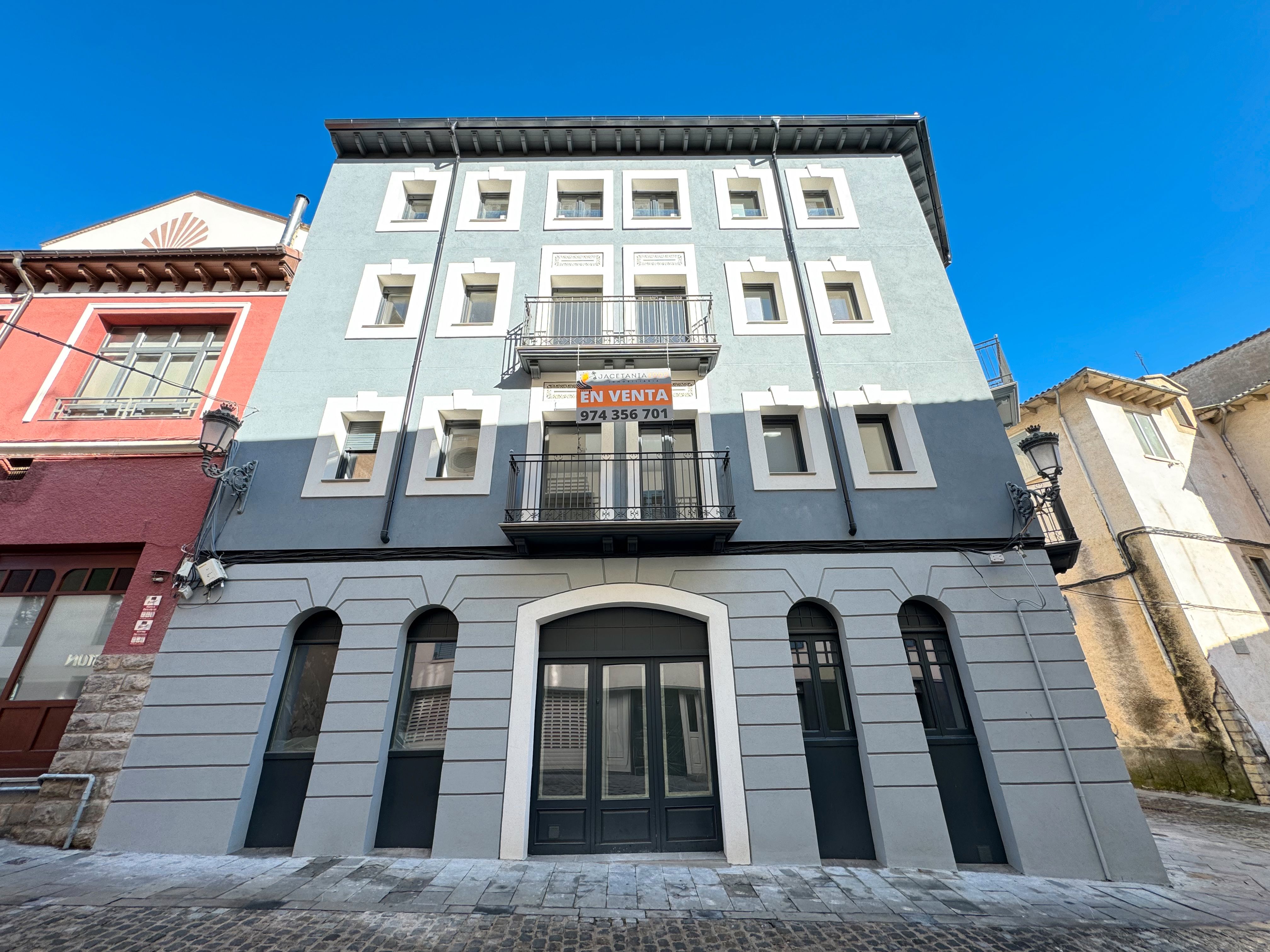 Vista exterior de Apartament en venda en Jaca amb Calefacció, Parquet i Terrassa