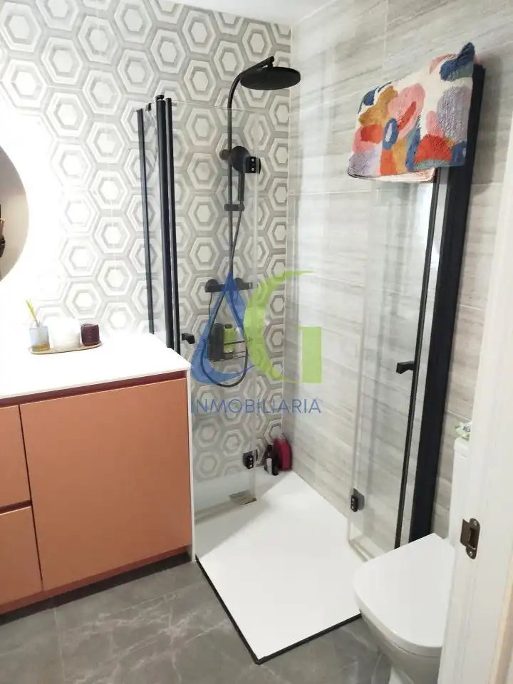 Bany de Apartament en venda en Villaquilambre amb Calefacció, Parquet i Terrassa