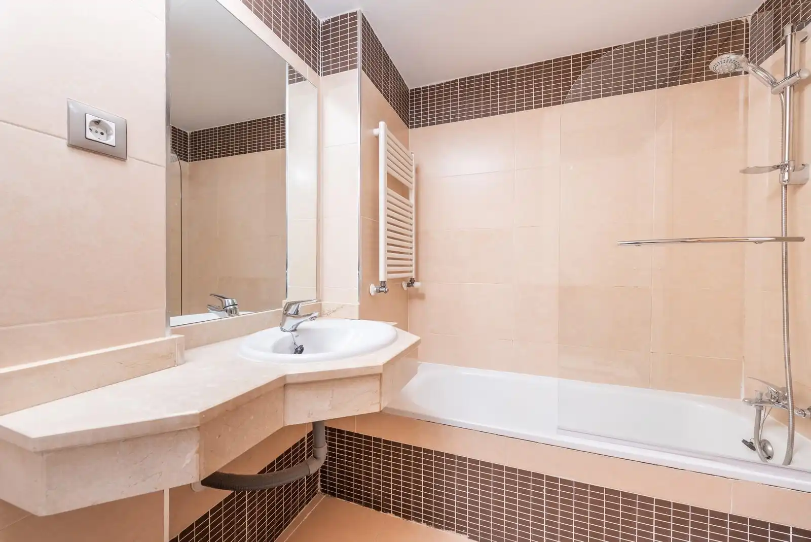 Baño de Piso en venta en Madrid con Aire acondicionado, Terraza y Trastero