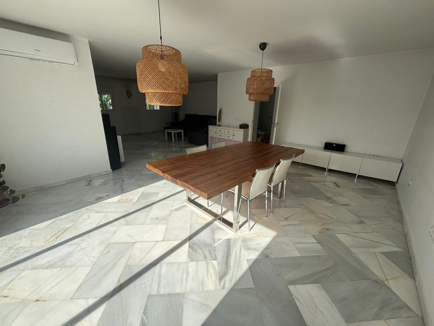 Menjador de Casa o xalet en venda en Alcalá de Guadaira amb Aire condicionat, Terrassa i Traster