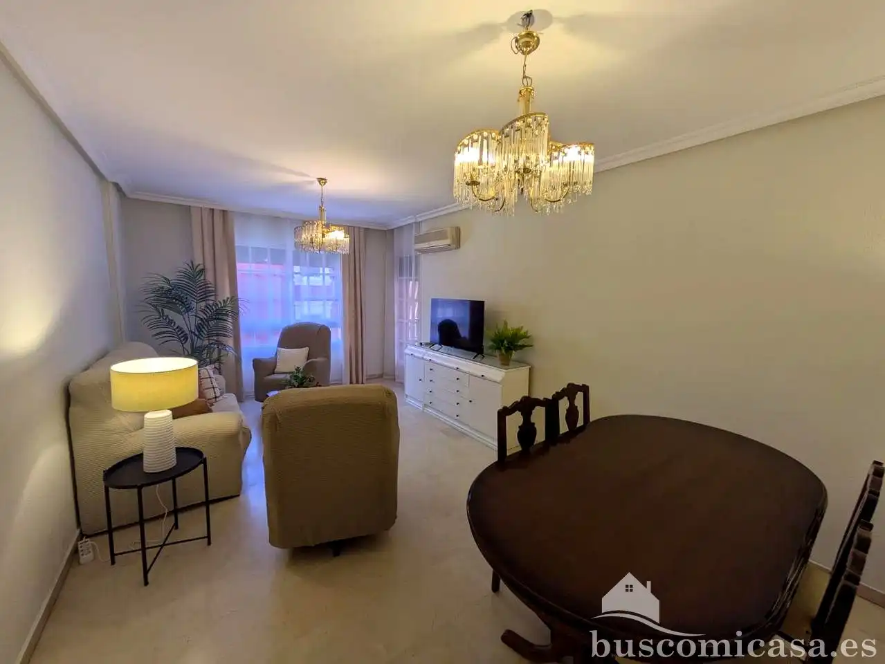 Sala d'estar de Pis de lloguer en Linares amb Aire condicionat i Moblat