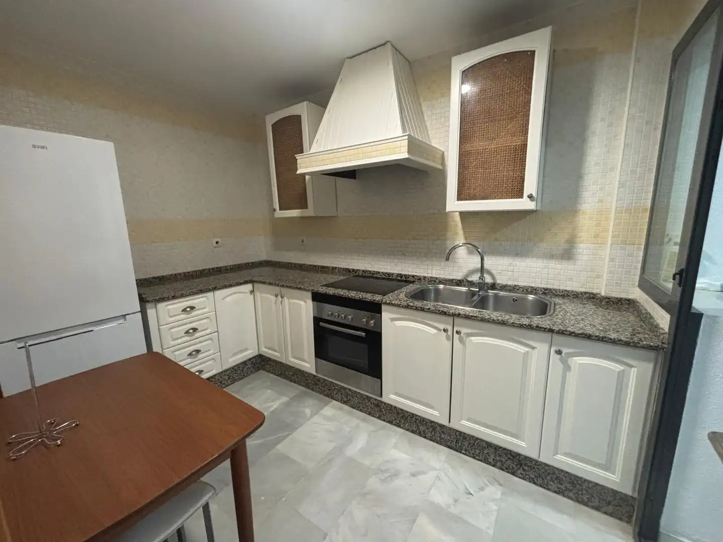 Cuina de Apartament en venda en Barbate amb Jardí privat, Traster i Moblat