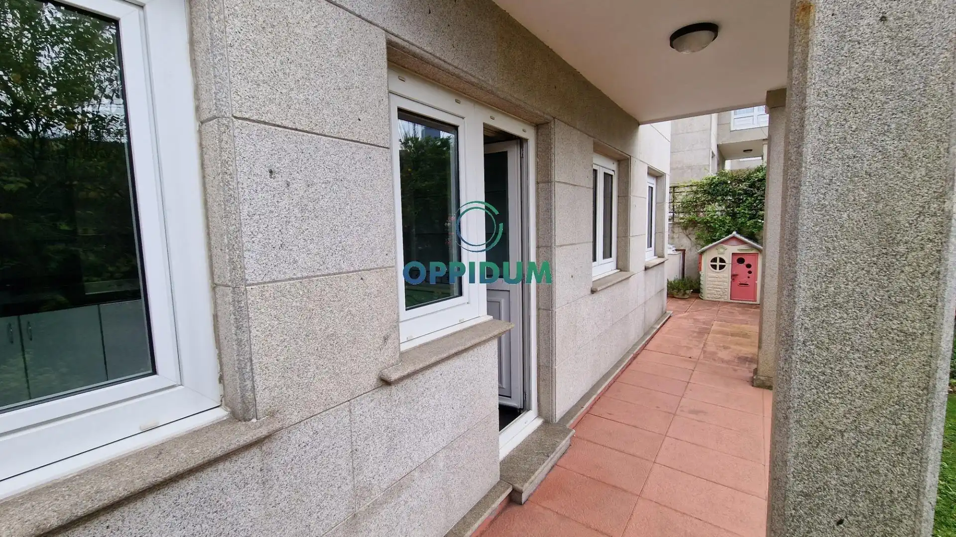 Vista exterior de Casa adosada en venda en A Coruña Capital  amb Calefacció, Jardí privat i Terrassa