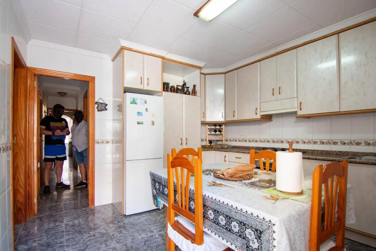 Küche von Einfamilien-Reihenhaus zum Verkauf in Torrevieja mit Klimaanlage, Heizung und Terrasse