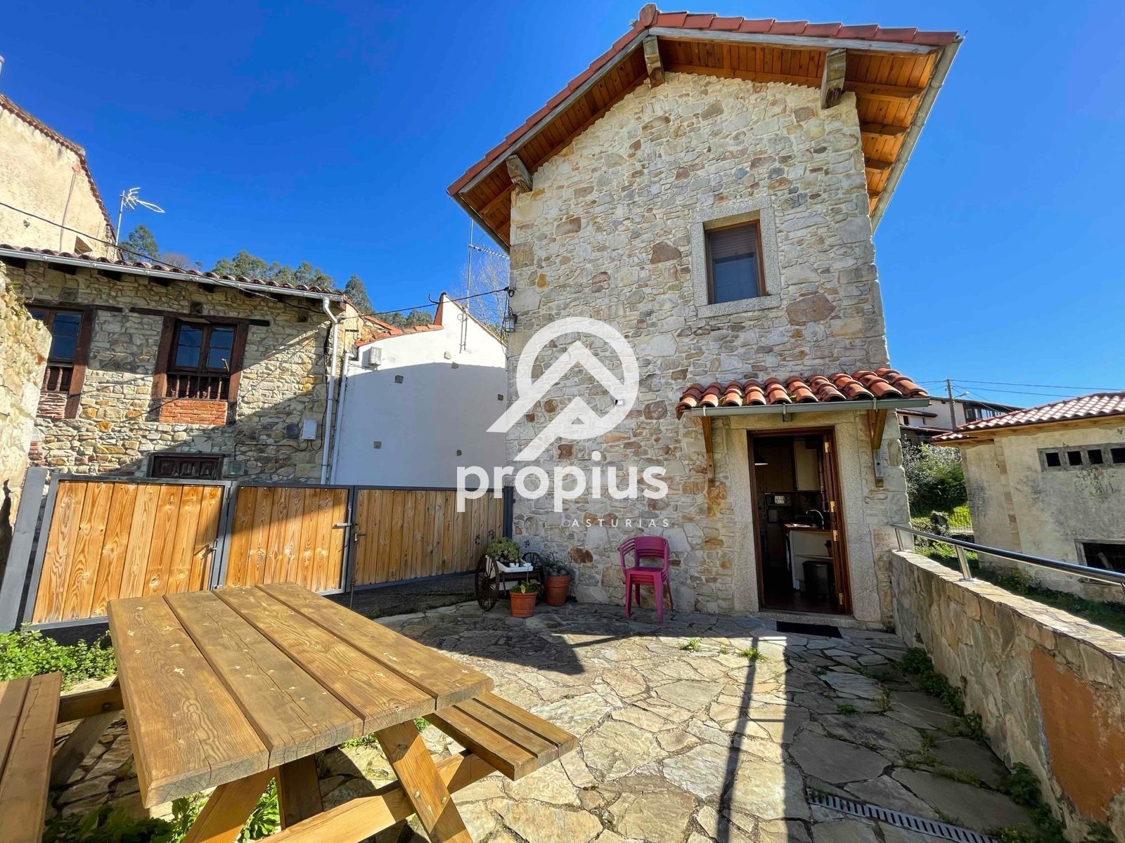 Exterior view of House or chalet for sale in Llanes  with Heating, Parquet flooring and Terrace