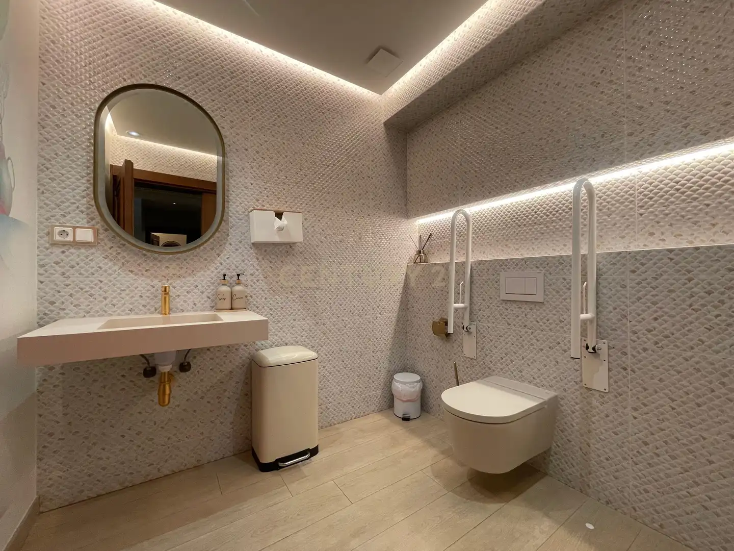 Baño de Local en venta en Torremolinos con Aire acondicionado y Alarma