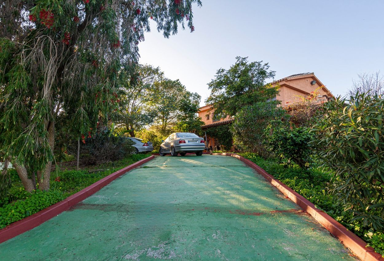 Parking of House or chalet for sale in Mijas  with Air Conditioner, Heating and Private garden