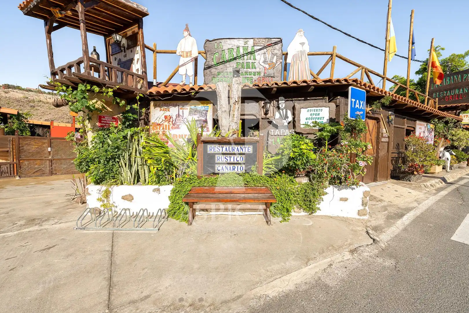 Commercial properties for sale in Montaña - La Data