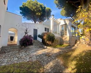 Vista exterior de Casa o xalet en venda en L'Escala amb Aire condicionat, Jardí privat i Terrassa