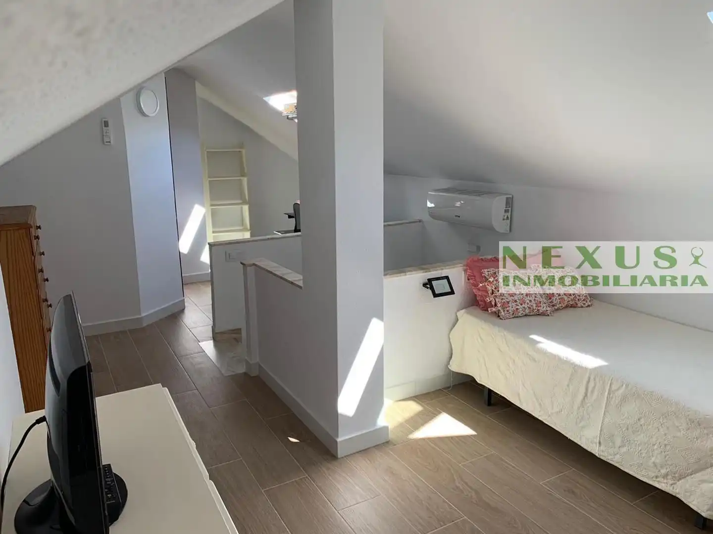 Schlafzimmer von Dachboden zur Miete in Cáceres mit Klimaanlage, Heizung und Möbliert