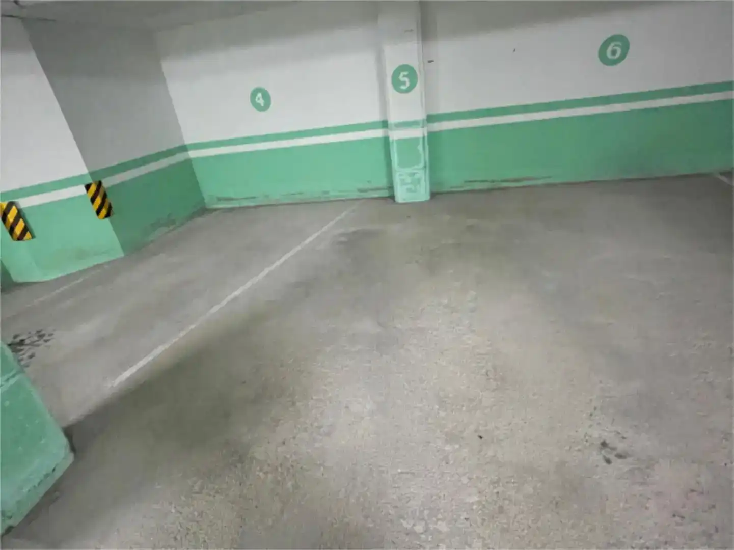 Parkplatz von Garage zum Verkauf in Cee