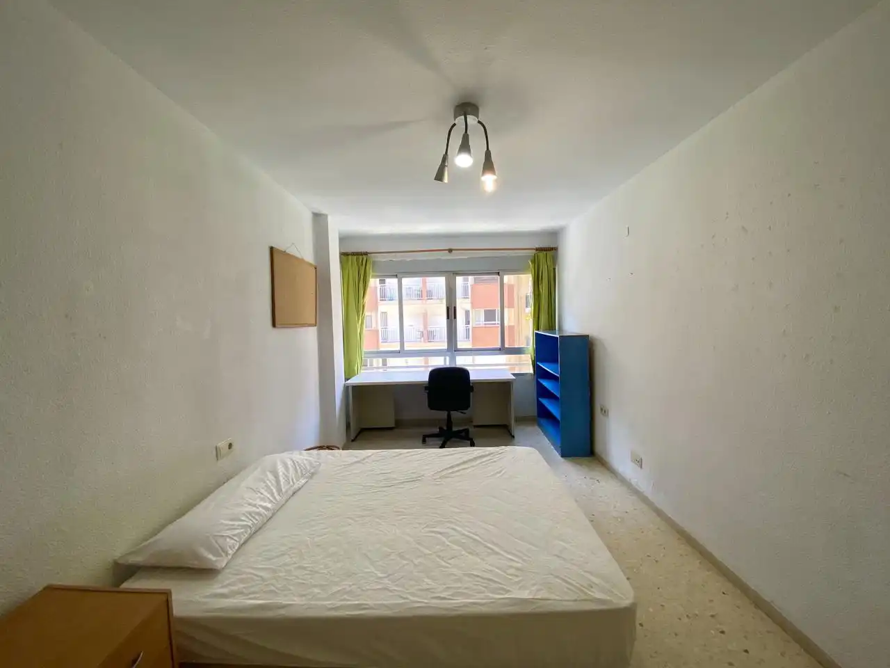 Schlafzimmer von Wohnung zur Miete in Valencia mit Möbliert