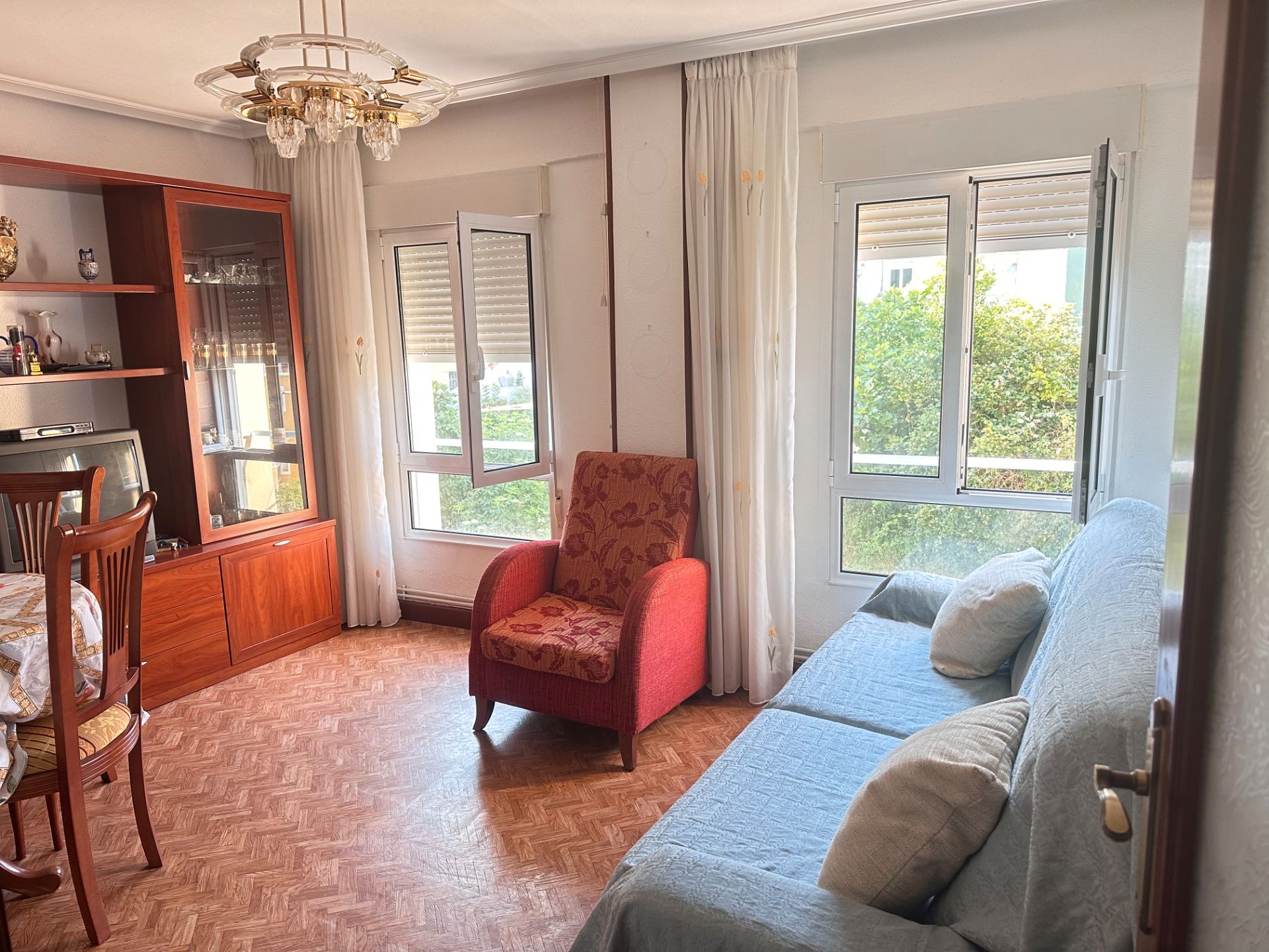 Sala d'estar de Pis de lloguer en Santander amb Calefacció, Parquet i Traster