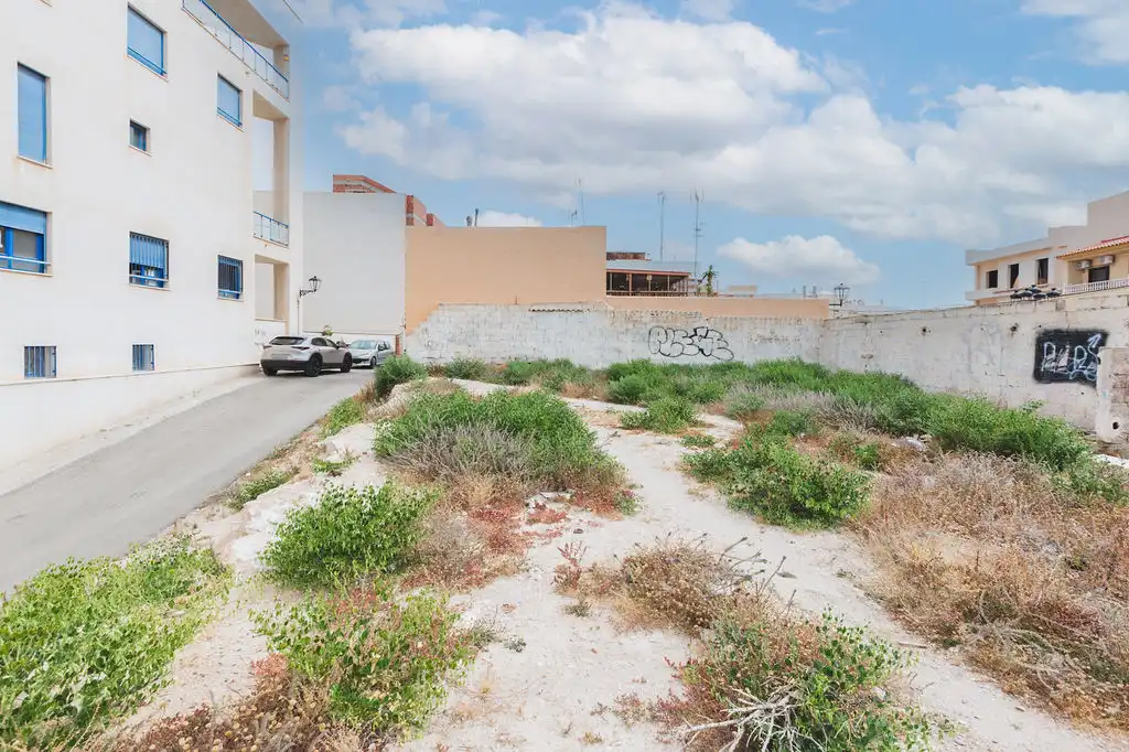 Terreno en venta en Garrucha