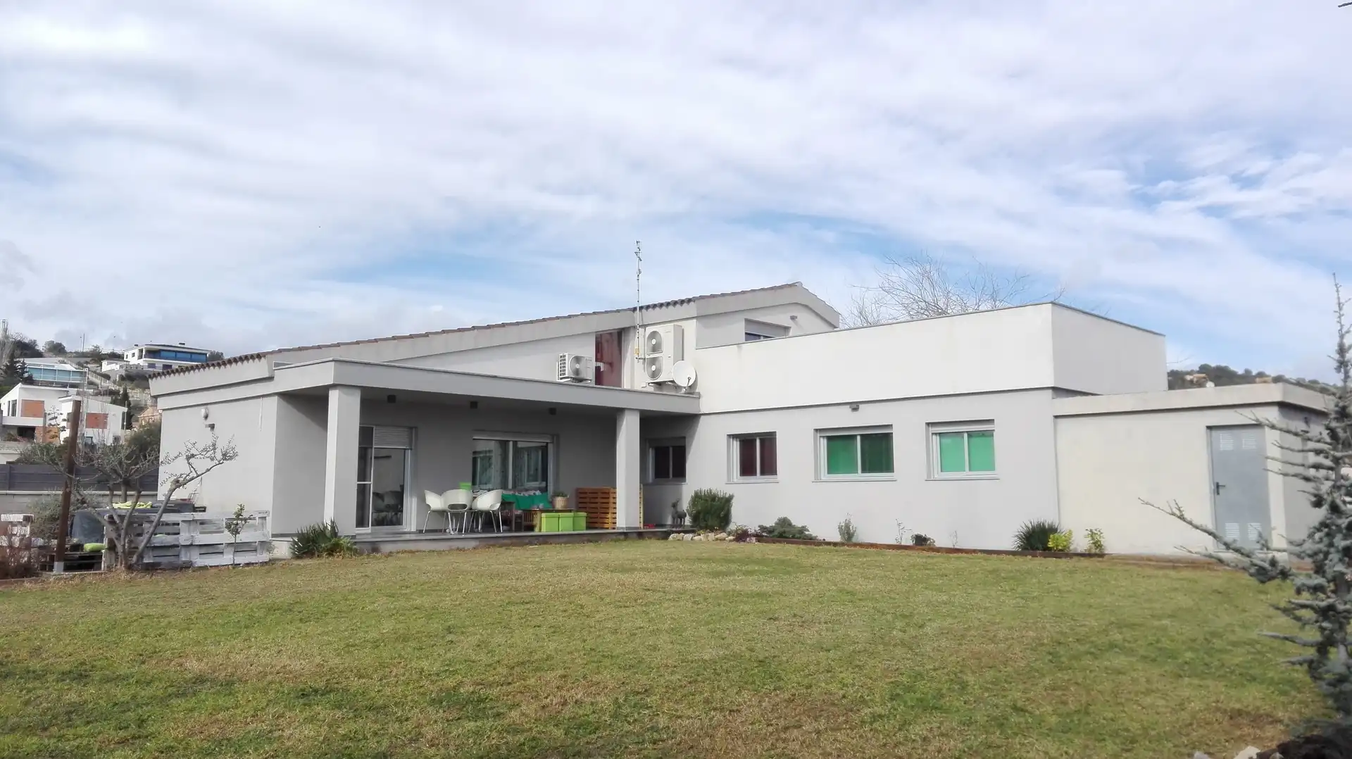 Detached house with terrace for sale in Carrer de la Closa