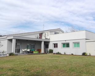 Vista exterior de Casa o xalet en venda en Vinaròs amb Aire condicionat, Terrassa i Balcó