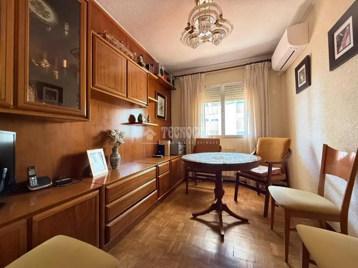 Living room of Flat for sale in Madrid  with Air Conditioner, Heating and Parquet flooring