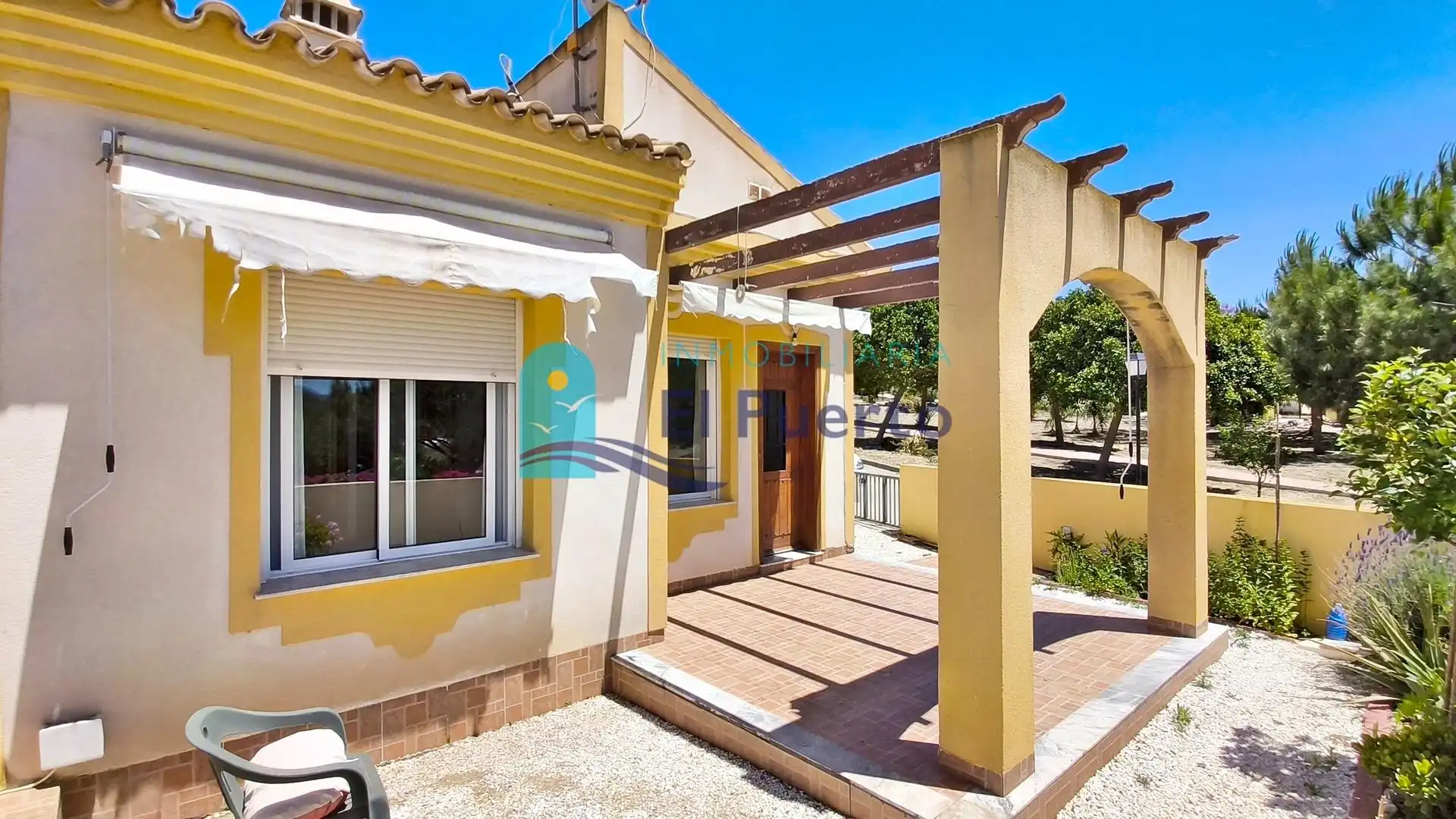 Vista exterior de Casa o xalet en venda en Mazarrón amb Aire condicionat, Calefacció i Jardí privat